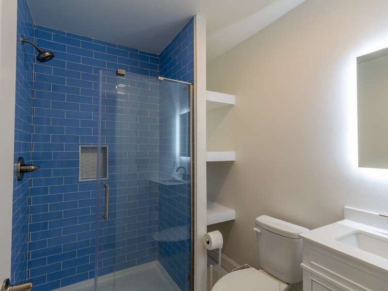 Lakewood Retreat-Bath