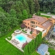 Large lakefront vacation rental property suitable for family reunions on Lake Michigan